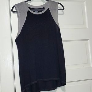 SO Black and gray sleeveless top